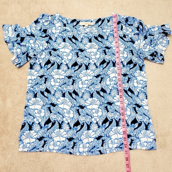 LOFT Floral Flutter Sleeve Blouse Top Woman's Size Medium - Picture 7 of 9